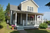 Condo Downtown Bayfield, Sleeps 7.  Bathrooms 2. No Hills! Hotels near Halvor Reiten Park and Public Beach