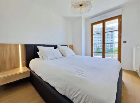 Sublime Appartement T3 à Puteaux Отели в г. Пюто