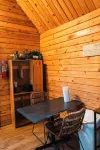 2 Lakeside : Charming 2-bedroom cabin with AC, WiFi in welcoming Solgohachia