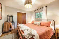 Soul Care Cabin Family Forest Getaway, 6 bedroom, 3 King beds