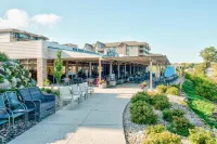 Beautiful Newly built Bayside Lake Front Condo!