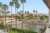 Cute & cozy 1 bd condo, 1 block to downtown w/pool
