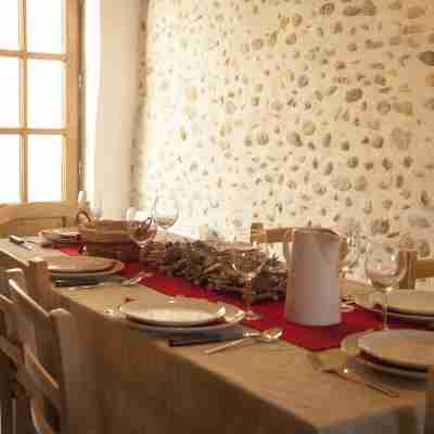 Gîte for 8 people in Mirepoix in the heart of the medieval city Dining/Meeting Rooms