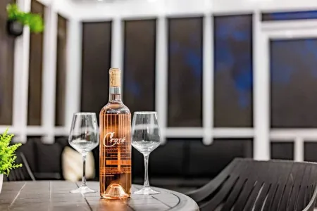 Rosé All Day: Wine Country Getaway! Walk to Dining