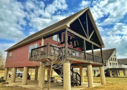Newly Remodeled! 3-Bedroom Cabin on The Banks of The Current River in Doniphan