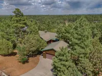 Bison Ridge 4 BR, 4BA Cabin with National Forest access and views!