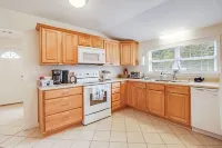 Cozy Cottage Near Beach Sleeps 9