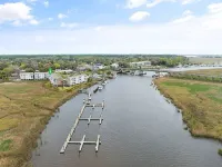 Beautiful, Newly-Renovated Condo on the Altamaha River in Darien with BoatSlip Hotels in Darien