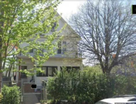 Clean 1st floor 4 bedroom Near Downtown [1-4] Hotels in 