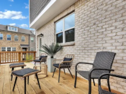 Modern 2Br Townhome  King Beds Near Mall GA Hotels in Buford