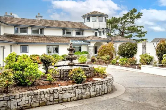 Sparkling Clean, Private & Quiet! Amazing Ocean Views [7]