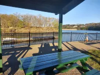 1-Bedroom Apartment in Milton Lower Mills convenient to Boston & Cambridge 米爾頓住宿飯店