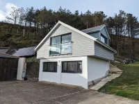 Quiet tucked away Hotels near Damage Barton