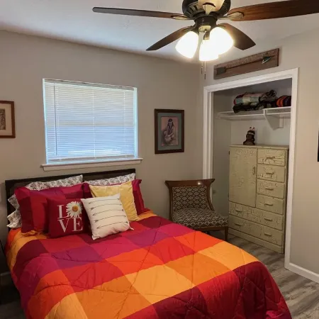 Fantastic 3/2 near OU, fully stocked, 4 TVs, W/D