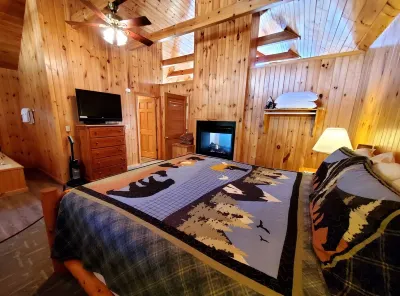 Private cabin with short walk to downtown Gatlinburg
