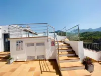 House with incredible views of the mountains and the sea