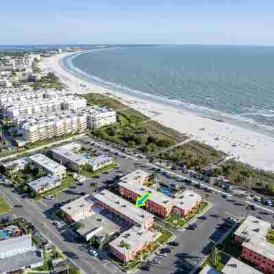 Beach Escape - 2 Bedroom Condo, steps to the beach. Others