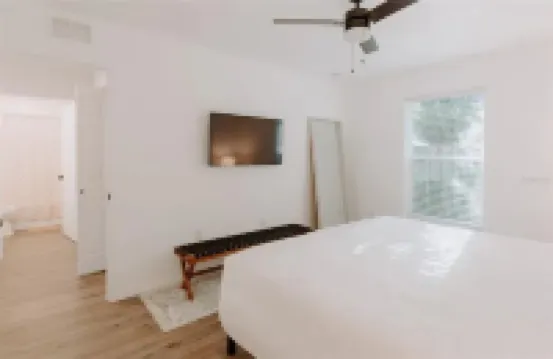 Modern Top Floor Rental Unit near Anna Maria Island