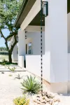 Luxury Bungalow 2 Miles to Gruene Hall, 10 Miles to Whitewater Amphitheater