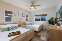 ★NEW Remodel Heated Infinity PoolSpa, OceanView, Gated Community, Fruit Orchard★