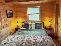 Hill Haven RRG / Small & Secluded Cabin / Hot Tub