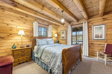 Gorgeous Hocking Hills Lake Front Cabin Right On Lake Logan - Near All The Sites