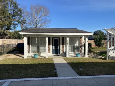 Relax by the Gulf Coast, just 8 mins from Gulfport Beach Hotels near W J Quarles Elementary School