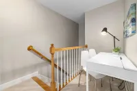 Near downtown Cary & RDU. Easy access to Raleigh, Durham and local venues.