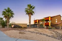 The Oasis - Golf - Pool - Hot Tub - Condo with a View.