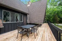 Modern Aframe with Hot Tub and Lake Access