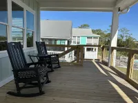 Beautiful home on the river, mins to the Gulf; fire-pit, bar, view