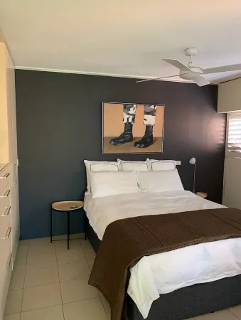 Sunny 1 Bedroom City Apartment with Rooftop Pool & BBQ