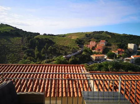 Exceptional location and views (sea, montains, winyards) in the best city around