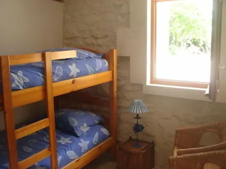 Cottage 4 people with private garden in village Saintongeais estuary 5 km