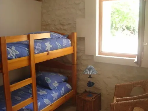 Cottage 4 people with private garden in village Saintongeais estuary 5 km