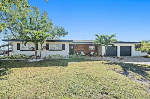 Renovated Modern Spacious Ranch with Pool near Siesta Key Beach and Downtown SRQ