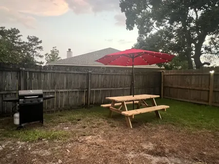 Camper/RV  10 minutes from Navarre beach Отели в г. Наварр