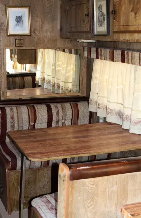 Cozy 80s Safari Style RV in Tranquil Bombay Beach with AC