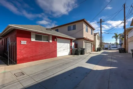 Bayfront Single Family Home 2 blocks from the sand! Отели рядом с достопримечательностью «Newport Beach Pier»