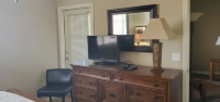 2nd floor 2 Bedroom Condo with Balcony