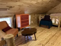 Cozy hand-built cabin in the heart of wine country, near mountains and Mayberry