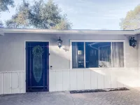 4 Bedroom Under a Canopy of Oaks-Close to Wineries and Beach Atascadero Lake Park附近的飯店