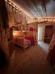 Oz Lodge: Bunkhouse - Cozy, Rustic & perfect for a family or group of friends!