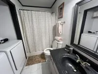 Cottage in the woods. In a safe gated community near Lake Catherine.