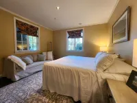 Cozy, French Cottage with Fishing Pier and Sunset View on Dog River