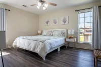 Ping-pong! Bikes! Games! Cute 3-br home in the heart of Crystal Beach, Texas!