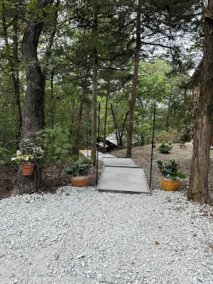 Eureka Springs Riverview Oasis: A Serene Retreat Overlooking the White River