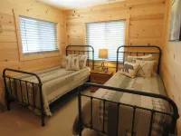 A WELL-APPOINTED CABIN, RURAL RELAXATION, FIREPIT!