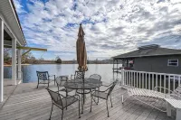 All Season Retreat!  Warm Waters, 2 Firepits, Cozy Boathouse!  Indoor Fireplace! - Træningscentre