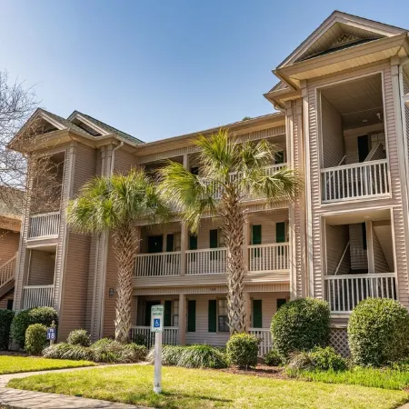 Relaxing 2BR 2BA Condo on Golf Course w/ balcony